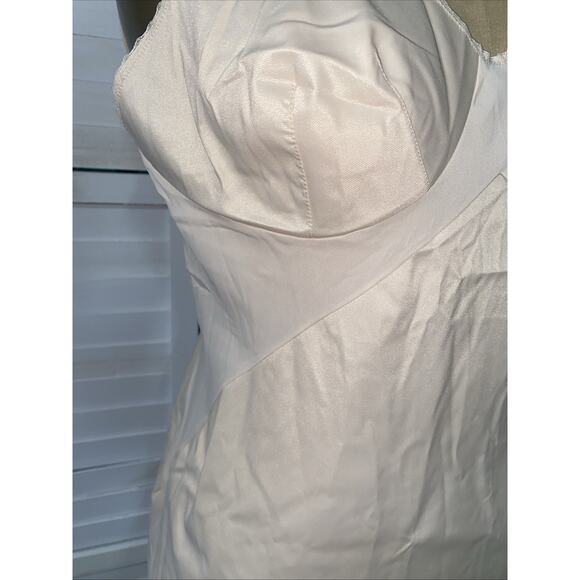 VTG Vanity Fair Nude FULL SLIP Tricot Nylon Lace Trim Sz 38 Made In USA - Picture 3 of 10